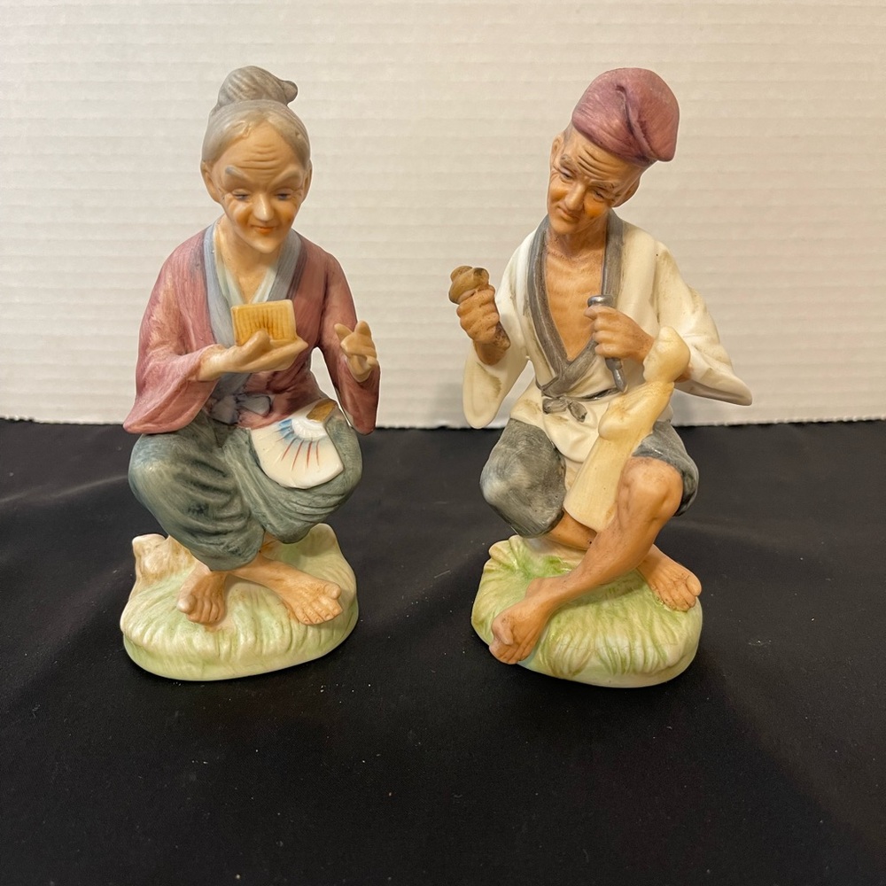 Charming Elderly Couple Figurine Set - Multicolor